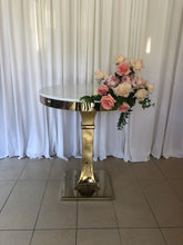 Load image into Gallery viewer, Aria cake table in Silver or gold
