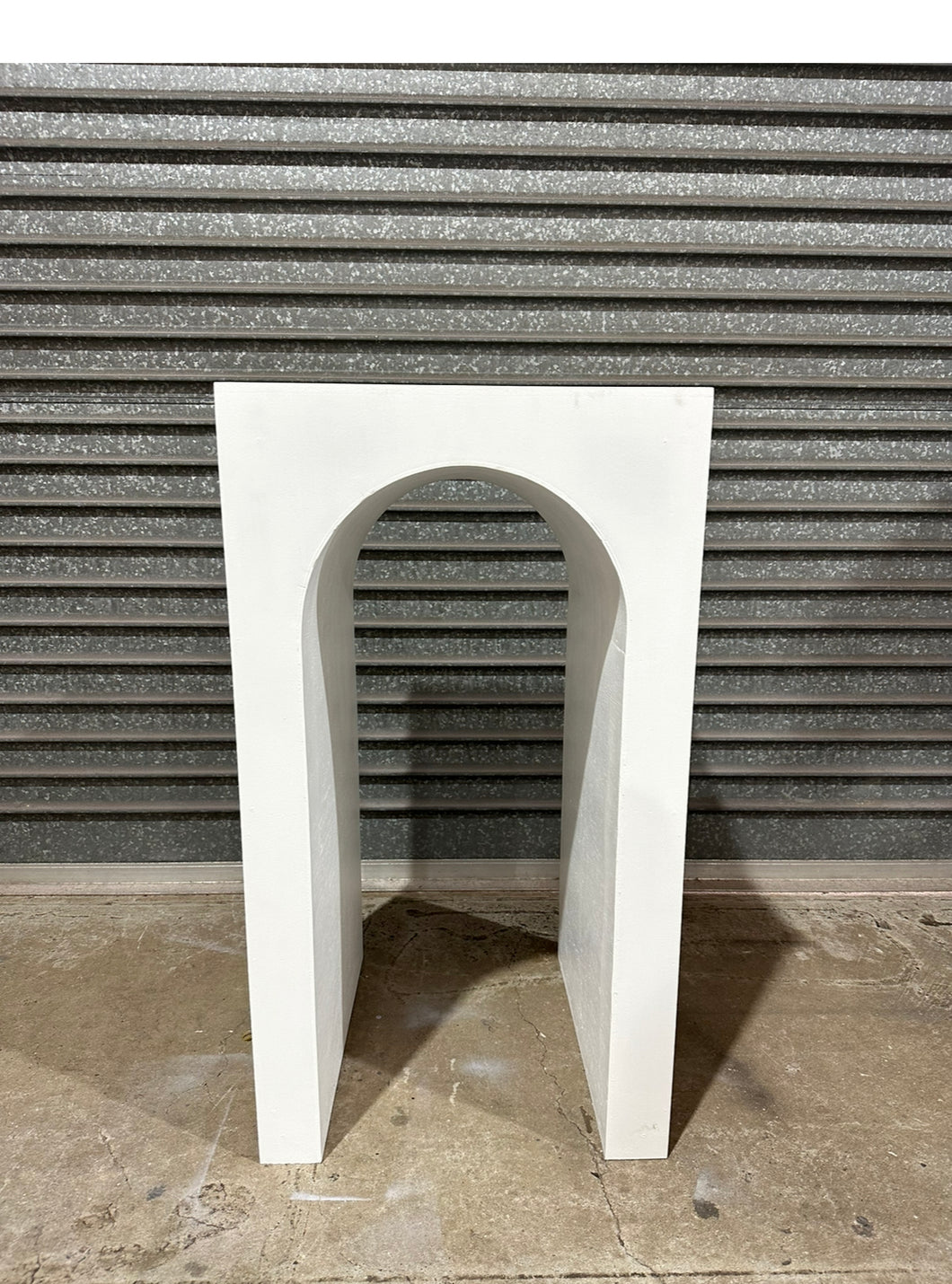 Arch white plinth